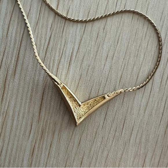 #4-Christian Dior Vintage V Shape Gold Tone and Clear Rhinestones Necklace - Picture 2 of 7